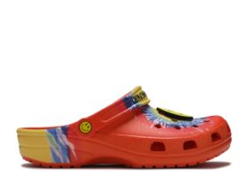 Chinatown Market x Saboți „Tie-Dye Smiley”