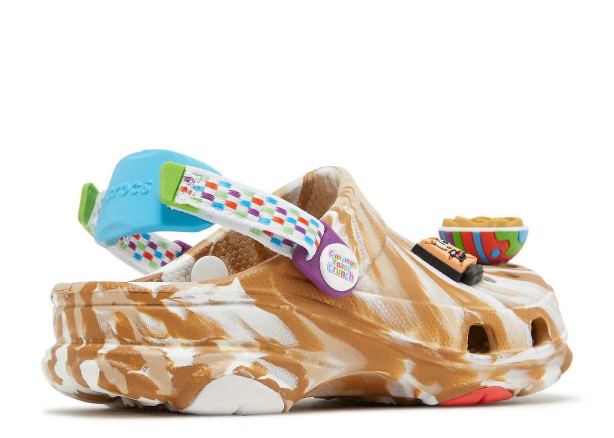 Cinnamon Toast Crunch x Classic All-Terrain Clog pentru copii mici Cinnamon Toast Crunch x Classic All-Terrain Clog pentru copii mici