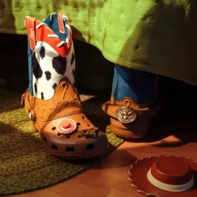 Cizme Jessie din „Toy Story” de la Disney și Pixar