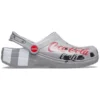 Coca-Cola x Crocs Crossover Light X Sandale unisex casual cu pantofi fără toc pentru activități în aer liber, de culoare gri