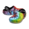 Crocs Classic Tie-Dye Stay Warm Cozy – papuci de casă sport unisex, violet și roșu