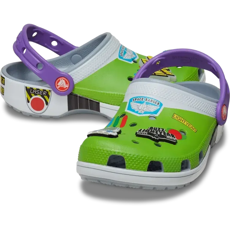 Sabotul Classic Clog „Buzz” din seria „Toy Story” de la Disney Pixar pentru copii mici Sabotul Classic Clog „Buzz” din seria „Toy Story” de la Disney Pixar pentru copii mici