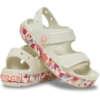 Sandale Crocband™ Cruiser Glow Confetti pentru copii. Sandale Crocband™ Cruiser Glow Confetti pentru copii.