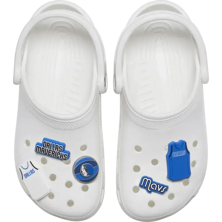 Set de 5 brelocuri Jibbitz™ NBA Dallas Mavericks Set de 5 brelocuri Jibbitz™ NBA Dallas Mavericks
