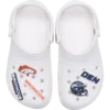 Set de 5 brelocuri Jibbitz™ pentru încălțăminte cu tema Denver Broncos din NFL Set de 5 brelocuri Jibbitz™ pentru încălțăminte cu tema Denver Broncos din NFL